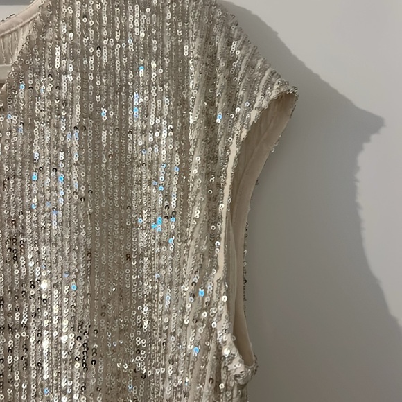 All over sequin short sleeve shirt perfect for the holidays .. - Picture 3 of 3